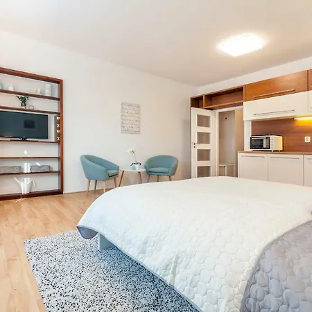 아파트 Apartman Kristyna